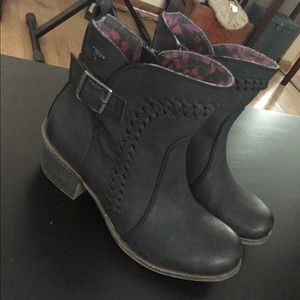 NWOT - Black booties {Roxy}